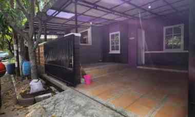 dijual rumah strategis di komplek bumi adipura bandung