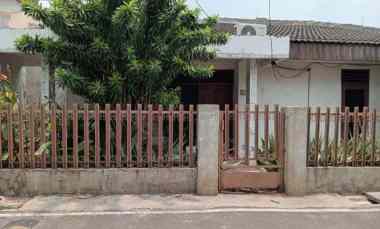 dijual rumah strategis halaman luas di bintaya jaya