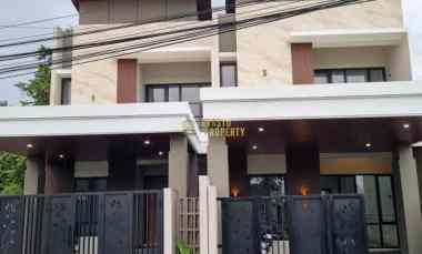 Rumah 2 Lantai Desain Kontemporer dekat Kampus Uii Jogja