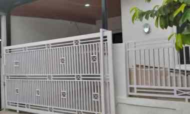 dijual rumah suradita