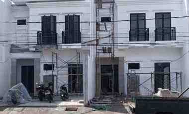 Gress American Style di Sutorejo, Dharmahusada, Row 5-6 Mobil Luebarrr