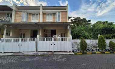 dijual rumah sutorejo