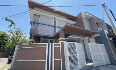Rumah Sutorejo Minimalis Modern 2 Lantai Hook Row Jalan 2 Mobil