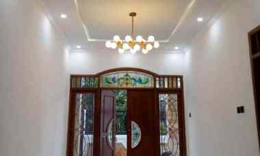 dijual rumah sutorejo