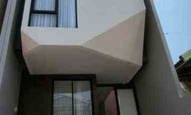 dijual rumah sutorejo