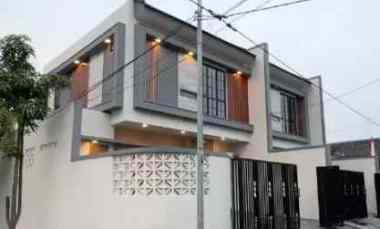 dijual rumah sutorejo