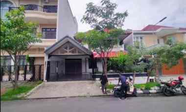 dijual rumah sutorejo prima