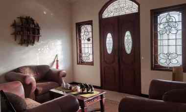 dijual rumah sutorejo prima