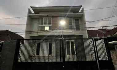 dijual rumah sutorejo prima
