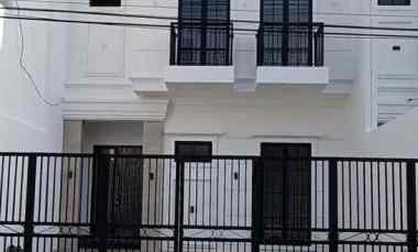 dijual rumah sutorejo timur