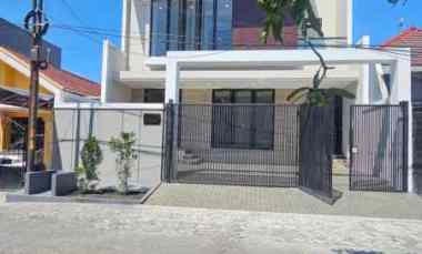 dijual rumah sutorejo utara