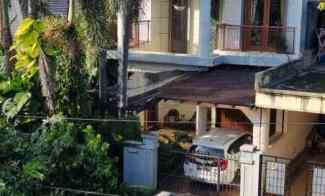 Rumah 3 Lantai dekat Tol Jatibening di Taman Bougenvile, Caman