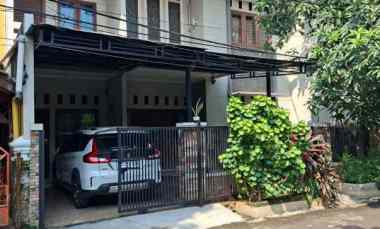 Dijual Cepat Rumah Semi Furnish Lokasi Strategis Taman Galaxy