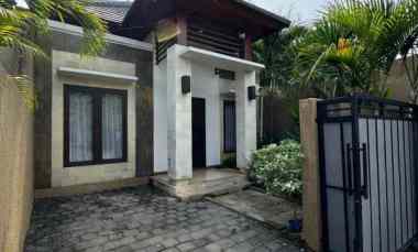dijual rumah taman giri