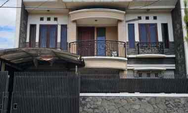 dijual rumah taman holis indah