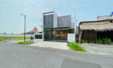 dijual rumah taman martani