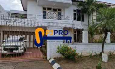 dijual rumah taman modern
