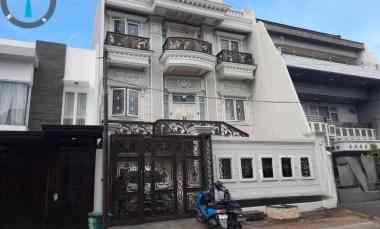 dijual rumah taman palem lestari