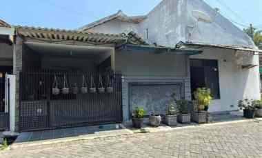 dijual rumah taman pondok indah
