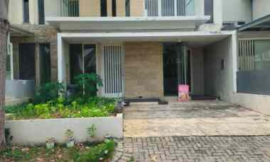 dijual rumah taman puspa raya