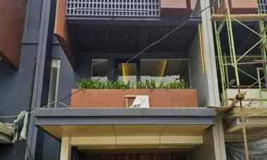 dijual rumah taman villa meruya