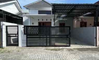 dijual rumah tamanan banguntapan bantul