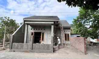 Rumah Baru Proses Finishing dekat Bandara Adi Sutjipto di Kalasan