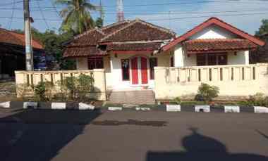 dijual rumah tanah lokasi strategis cocok untuk usaha