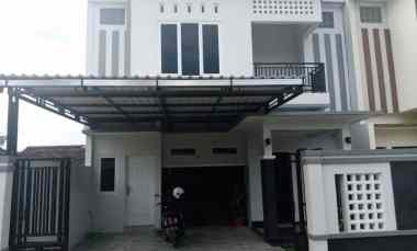 Cuma 200 meter dari Rs Tegalyoso, Rumah Siap Huni 2 Lantai, Shm Ready