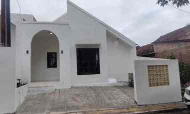 dijual rumah tembalang