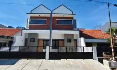 Rumah Baru Gress Tenggiis Mejoyo dekat Ubaya Turun Harga 300 juta