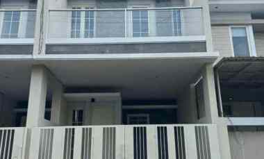 dijual rumah tenggilis mejoyo selatan