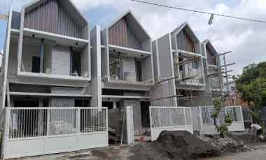 Rumah Surabaya Timur Tenggilis dekat Ubaya Row Jalan 5 Mobil