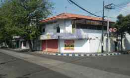 Rumah Pojok di Tepi Jalan Raya Sukarno Hatta Pasuruan Kota