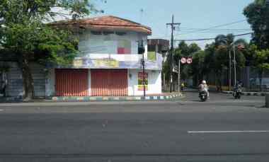 dijual rumah tepi jalan raya sukarno