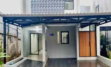 dijual rumah the akasia eight