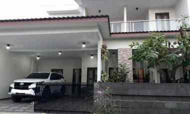 dijual rumah tinggal 2 lantai komplek rispa