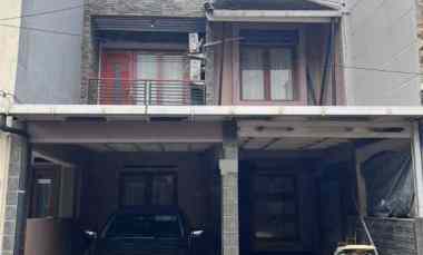 Rumah Minimalis dalam Cluster Eklusive di Townhouse Balleza Antapani