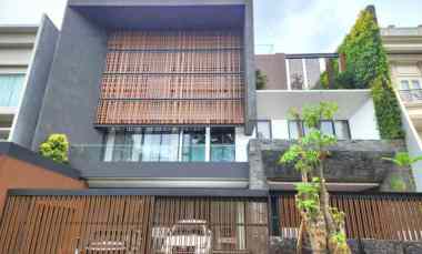 Rumah 4lt Luas 20x30 600m2 Type 6KT di Trimaran Permai PIK 1 Jakarta