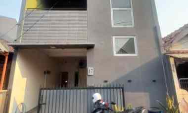 dijual rumah ujung menteng