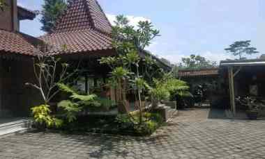 dijual rumah villa joglo cafe lokasi cemorokandang