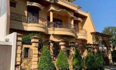 dijual rumah villa royal