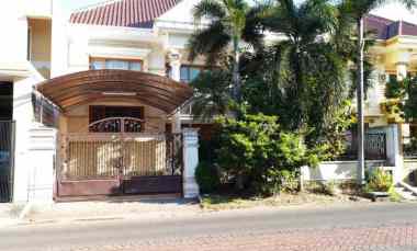 dijual rumah villa sentra raya