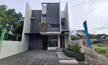 Rumah Siap Huni 2 Lantai Free Bbn dekat Condongcatur, Depok, Sleman