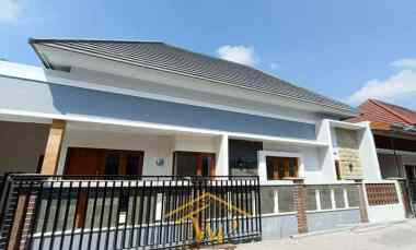 dijual rumah widodomartani ngemplak