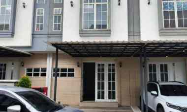 dijual rumah wisma bukit mas