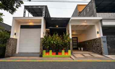 dijual rumah wisma lidah kulon