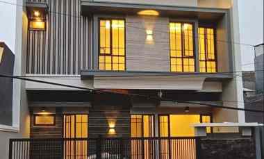 dijual rumah wisma permai barat