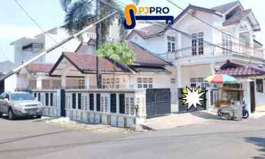 dijual sewa 1 unit rumah 2 lantai di villa indraprasta