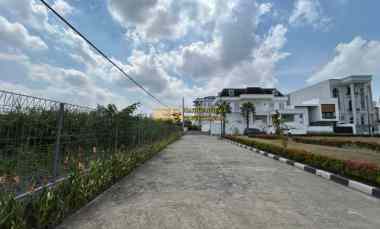 dijual tanah komplek polonia garden row